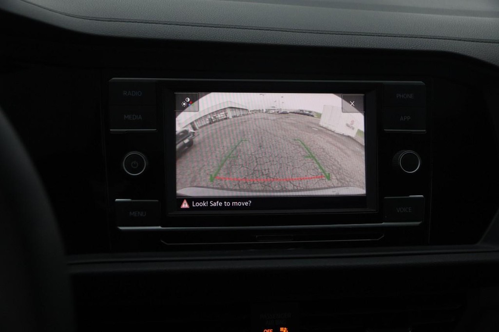 Volkswagen Jetta Vehicle Full-screen Gallery Image 18