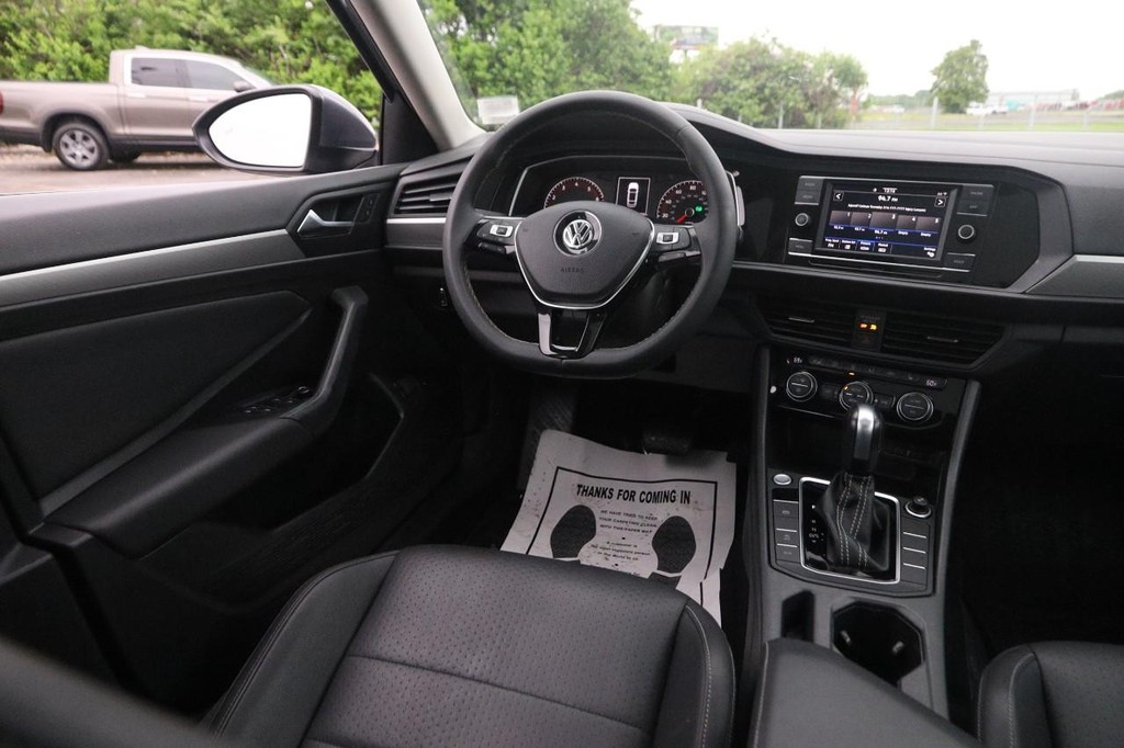 Volkswagen Jetta Vehicle Full-screen Gallery Image 23