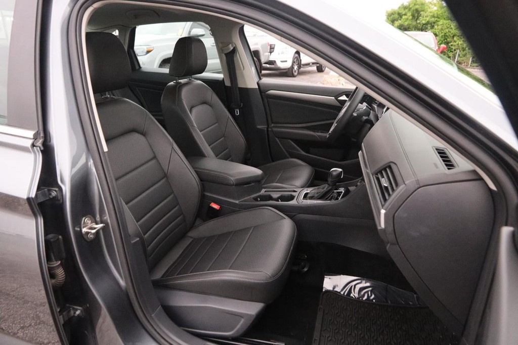 Volkswagen Jetta Vehicle Full-screen Gallery Image 27