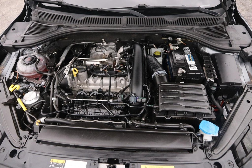 Volkswagen Jetta Vehicle Full-screen Gallery Image 28