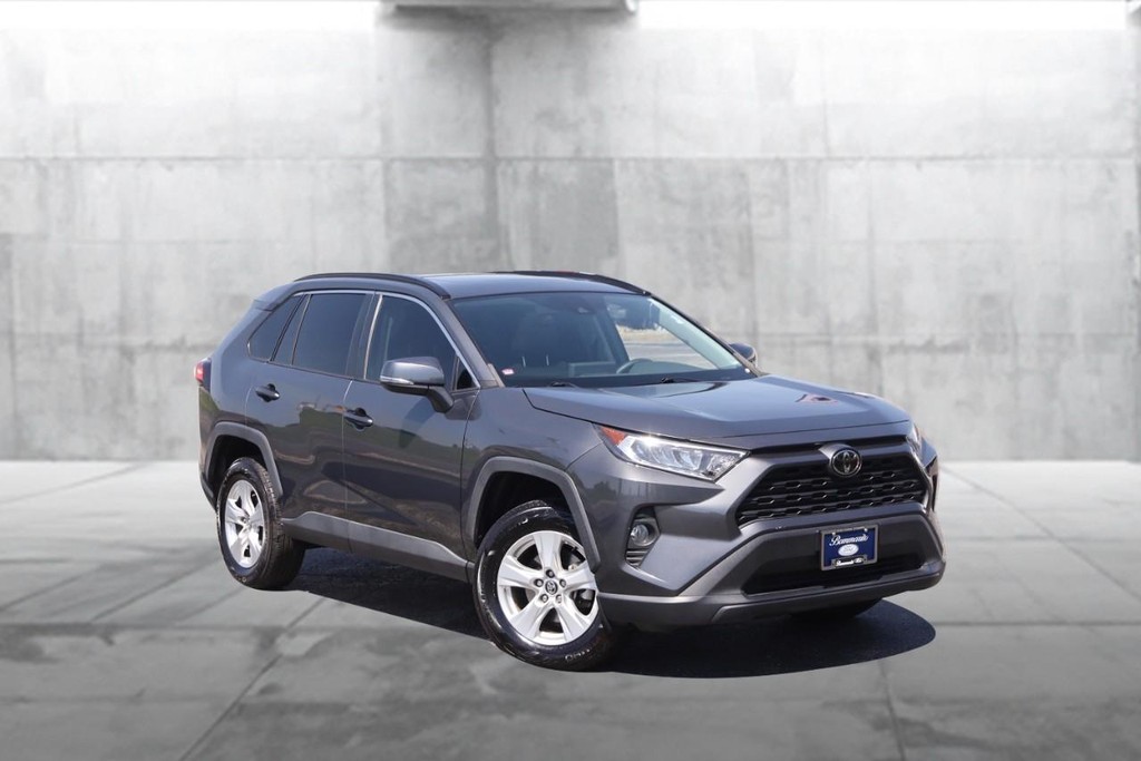 Toyota RAV4 Vehicle Full-screen Gallery Image 2