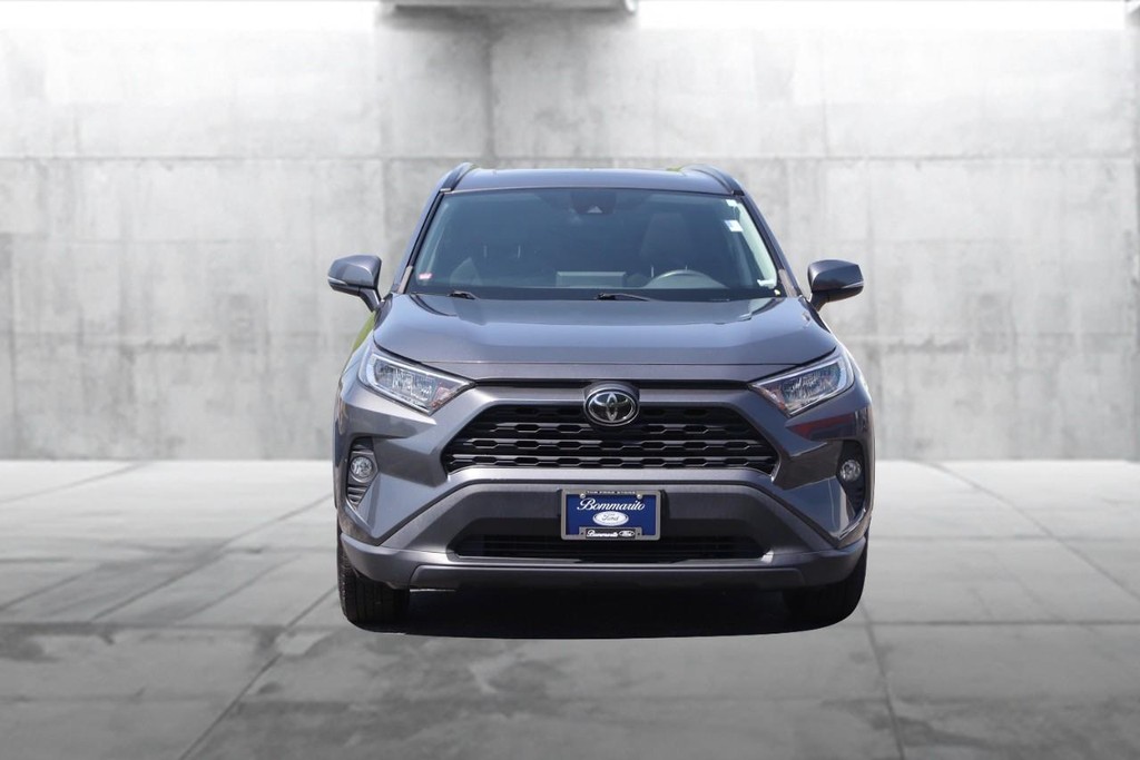 Toyota RAV4 Vehicle Full-screen Gallery Image 4