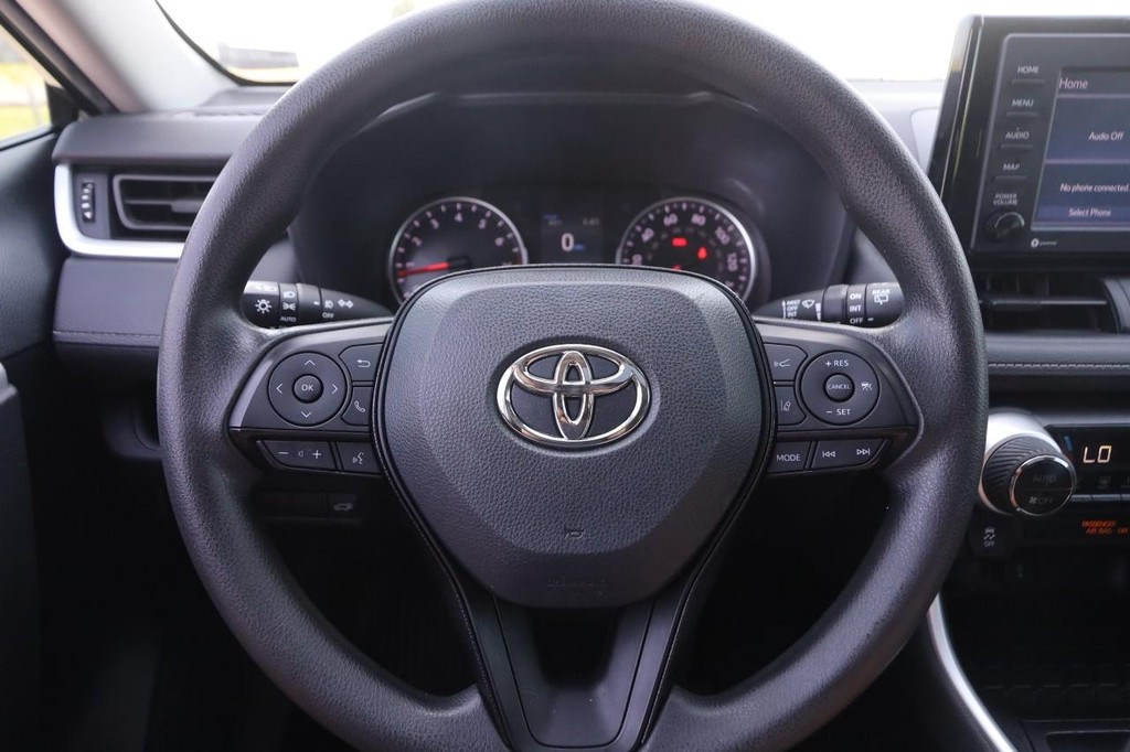 Toyota RAV4 Vehicle Full-screen Gallery Image 12