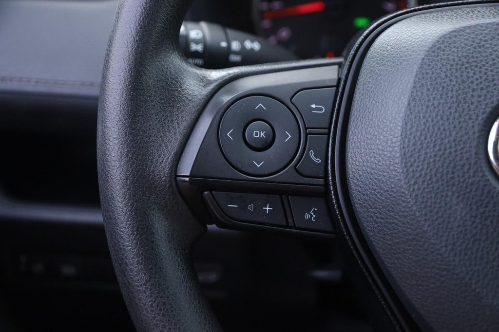 Toyota RAV4 Vehicle Full-screen Gallery Image 13