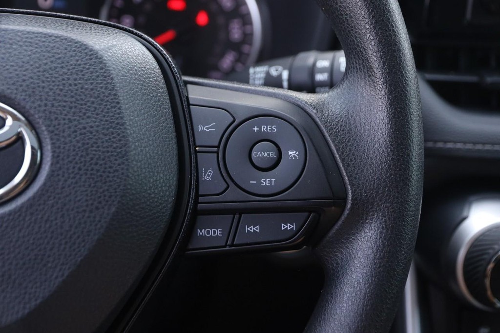 Toyota RAV4 Vehicle Full-screen Gallery Image 14