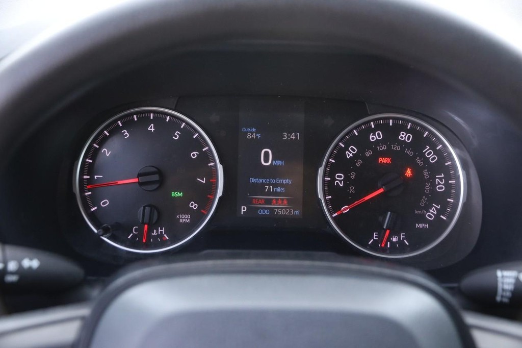 Toyota RAV4 Vehicle Full-screen Gallery Image 15