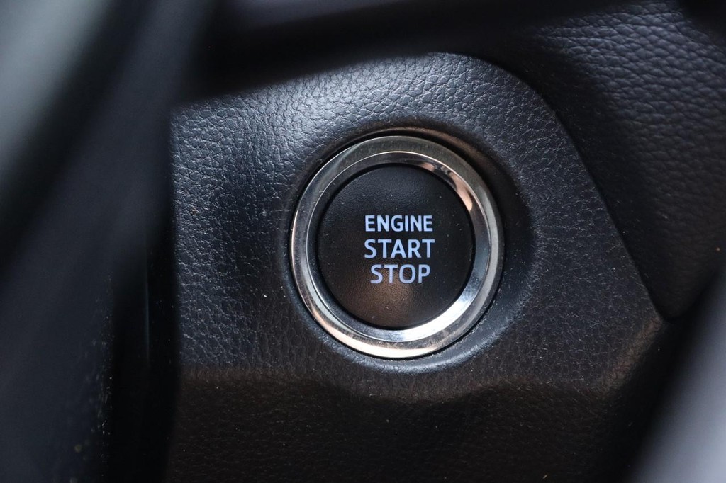 Toyota RAV4 Vehicle Full-screen Gallery Image 16