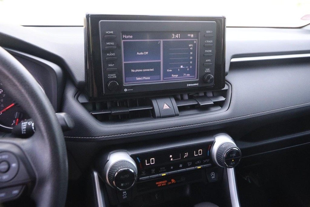 Toyota RAV4 Vehicle Full-screen Gallery Image 17