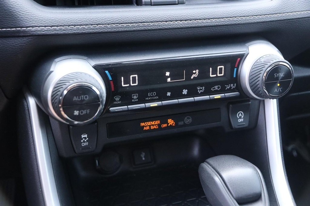 Toyota RAV4 Vehicle Full-screen Gallery Image 20