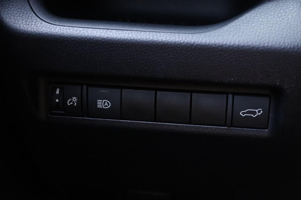 Toyota RAV4 Vehicle Full-screen Gallery Image 22