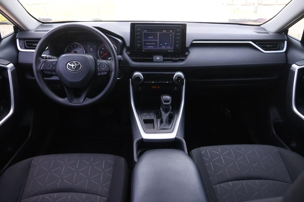Toyota RAV4 Vehicle Full-screen Gallery Image 23