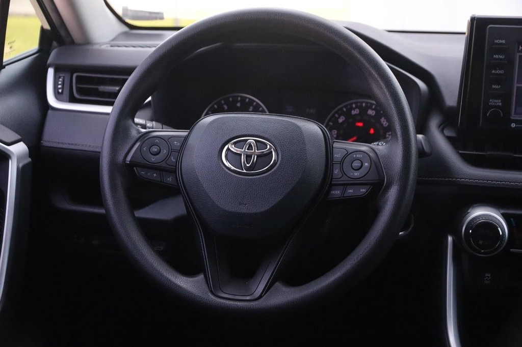 Toyota RAV4 Vehicle Full-screen Gallery Image 25