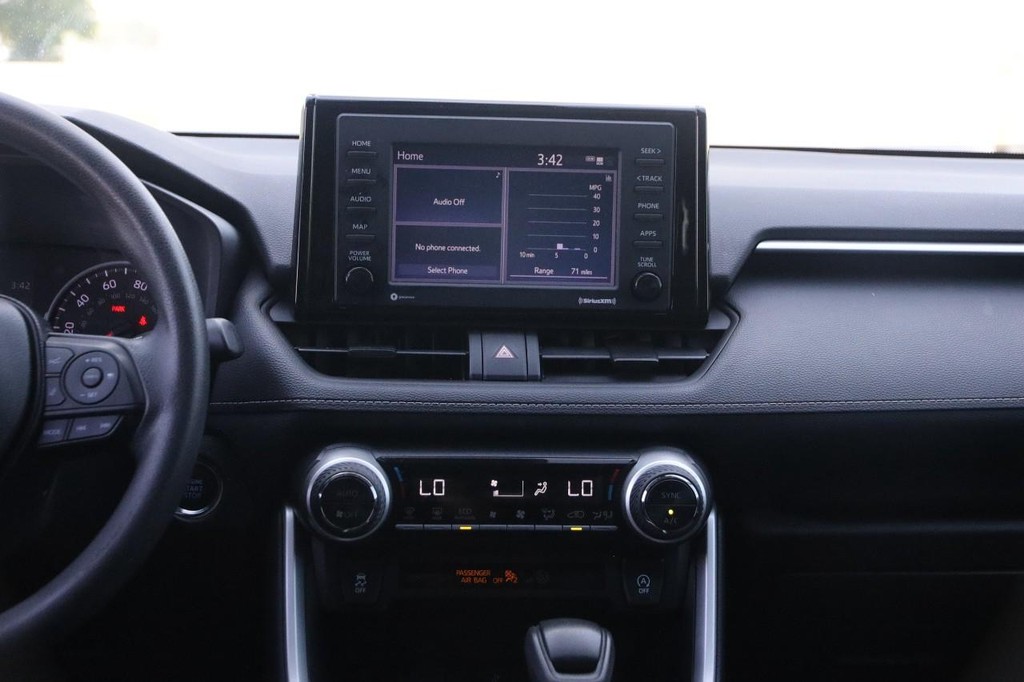 Toyota RAV4 Vehicle Full-screen Gallery Image 26
