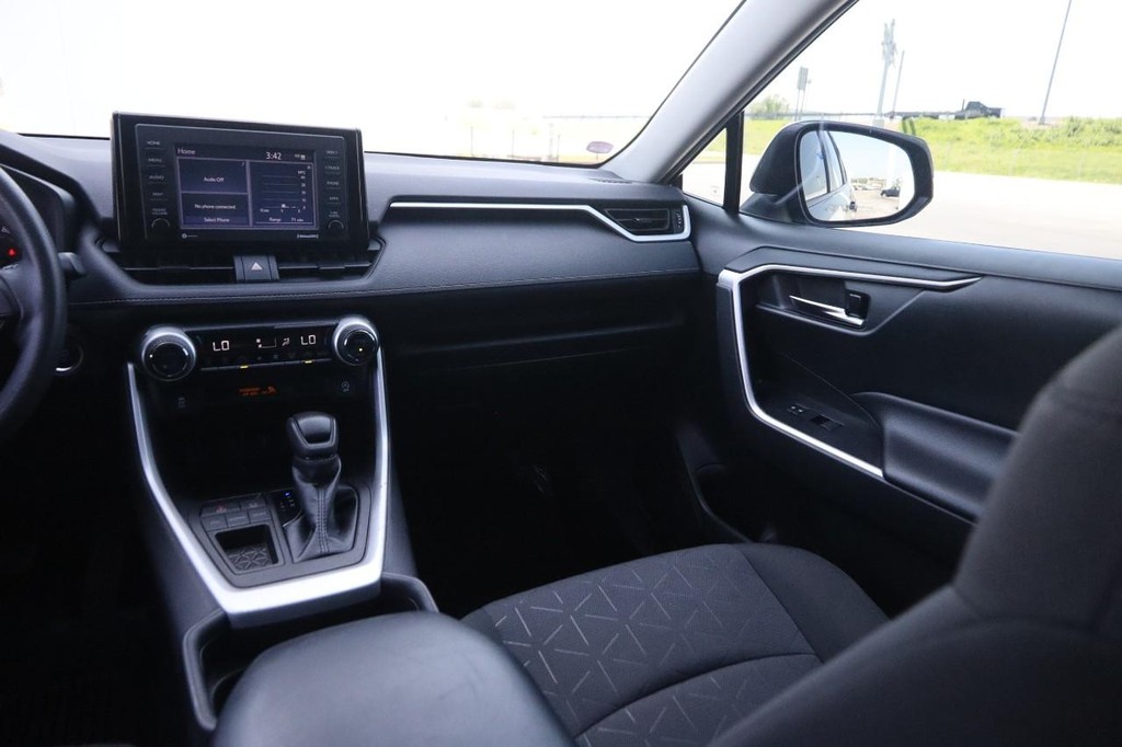 Toyota RAV4 Vehicle Full-screen Gallery Image 27