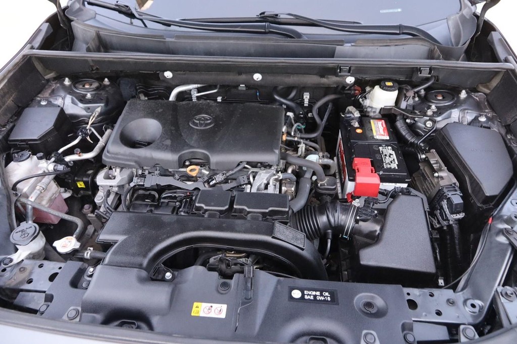 Toyota RAV4 Vehicle Full-screen Gallery Image 29