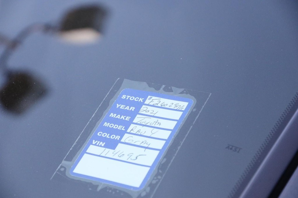 Toyota RAV4 Vehicle Full-screen Gallery Image 30