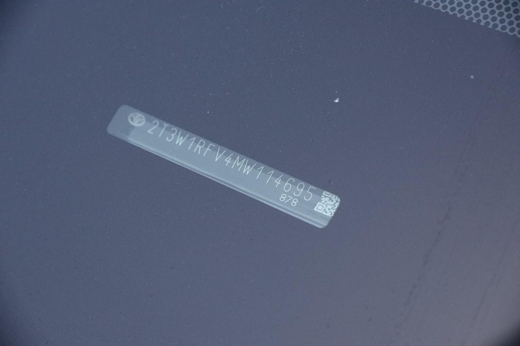 Toyota RAV4 Vehicle Full-screen Gallery Image 31