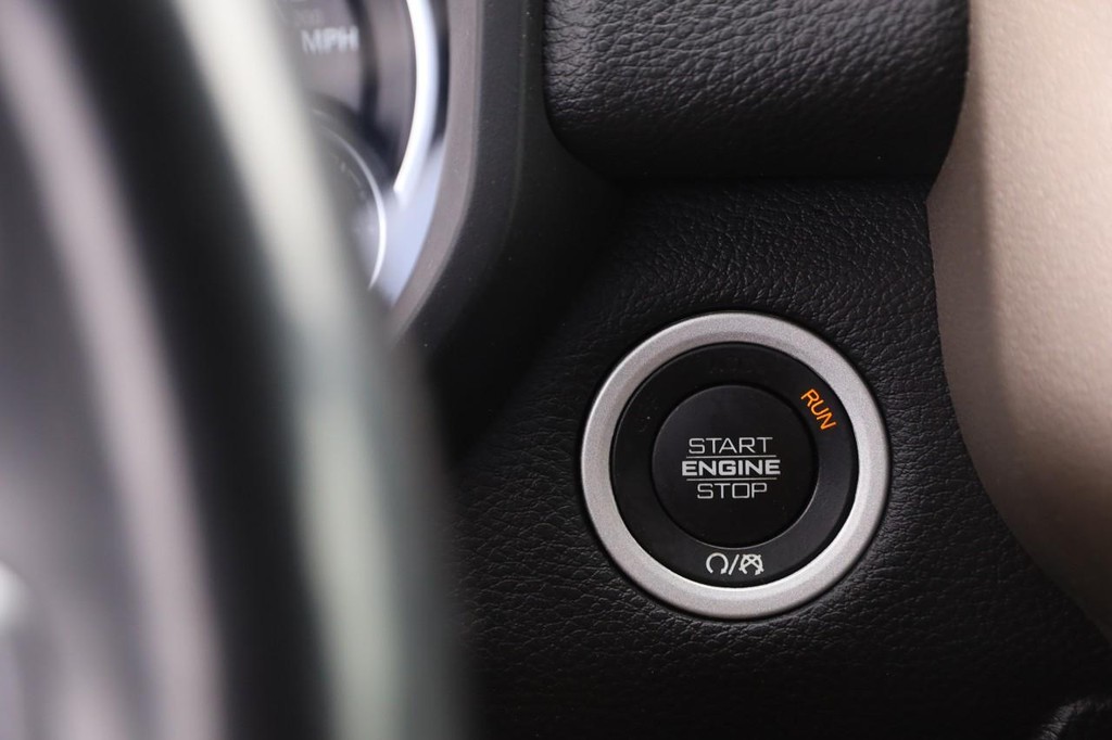 Ram 1500 Vehicle Full-screen Gallery Image 14