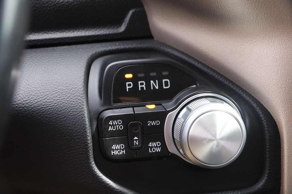 Ram 1500 Vehicle Full-screen Gallery Image 15