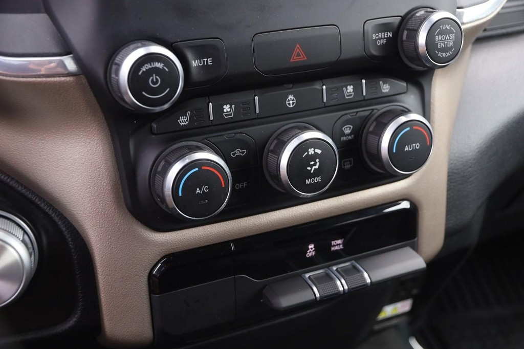 Ram 1500 Vehicle Full-screen Gallery Image 18