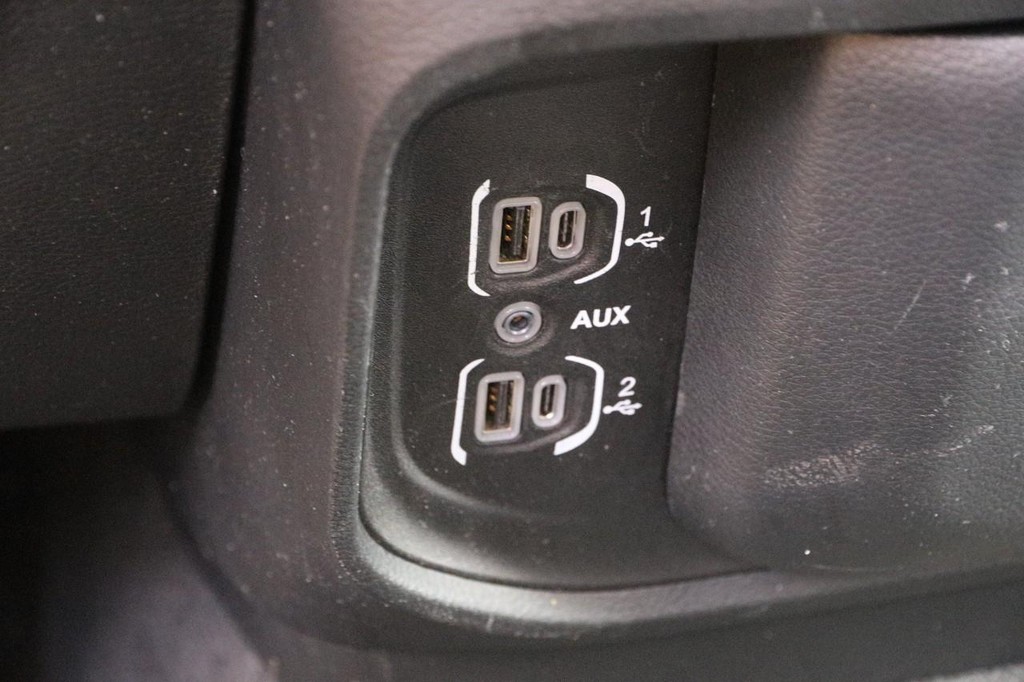 Ram 1500 Vehicle Full-screen Gallery Image 19