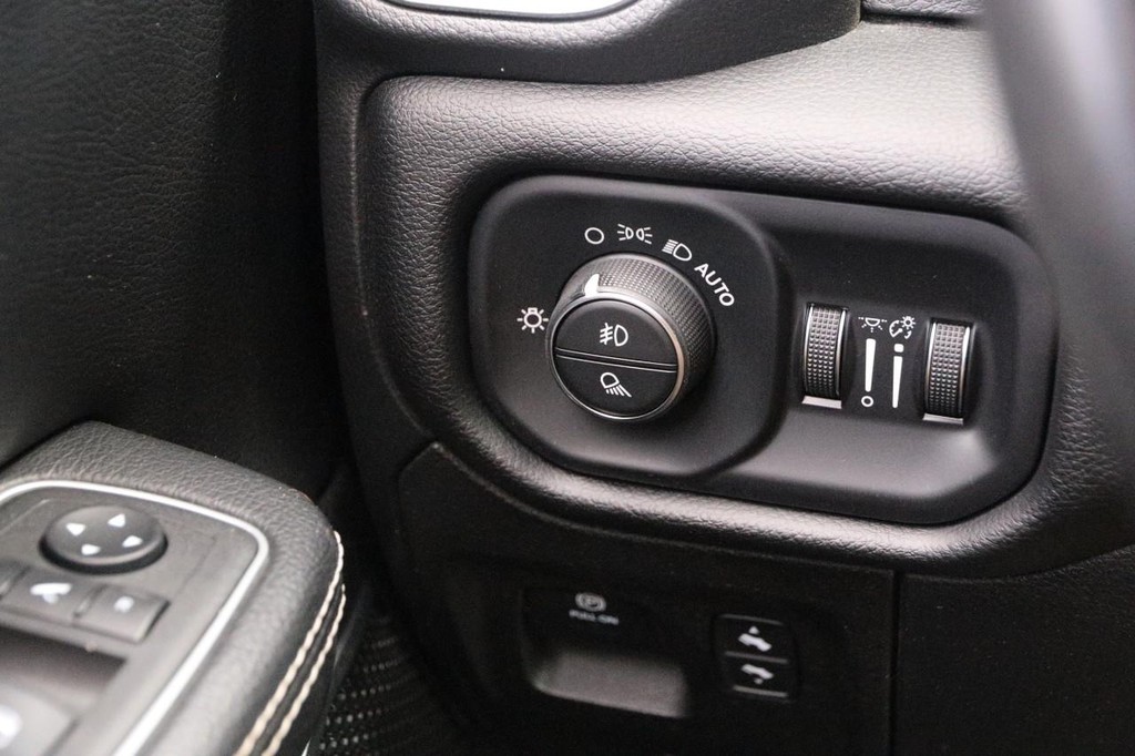 Ram 1500 Vehicle Full-screen Gallery Image 20