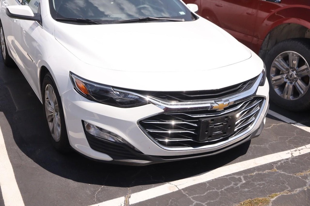 Chevrolet Malibu Vehicle Full-screen Gallery Image 2