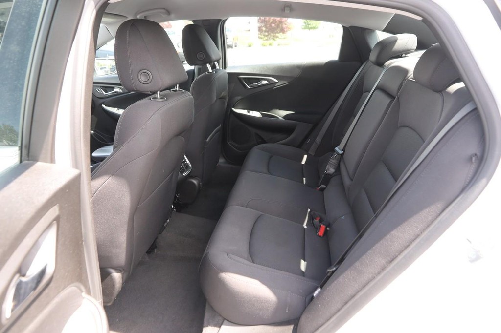 Chevrolet Malibu Vehicle Image 09