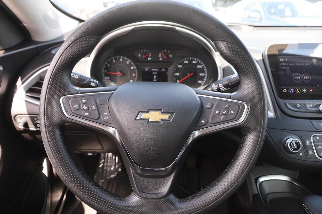 Chevrolet Malibu Vehicle Image 11