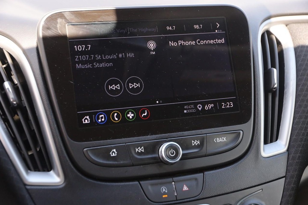 Chevrolet Malibu Vehicle Image 16