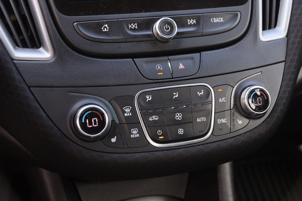 Chevrolet Malibu Vehicle Image 18