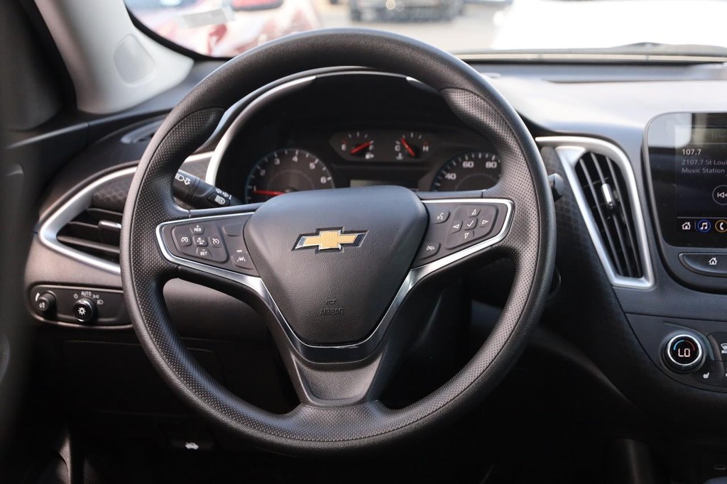 Chevrolet Malibu Vehicle Image 22
