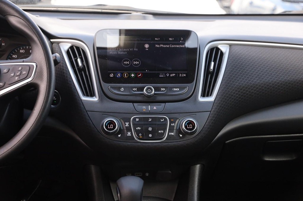 Chevrolet Malibu Vehicle Image 23