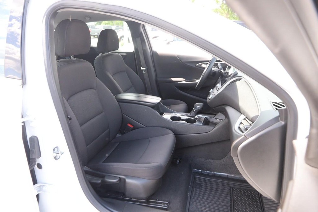 Chevrolet Malibu Vehicle Image 25