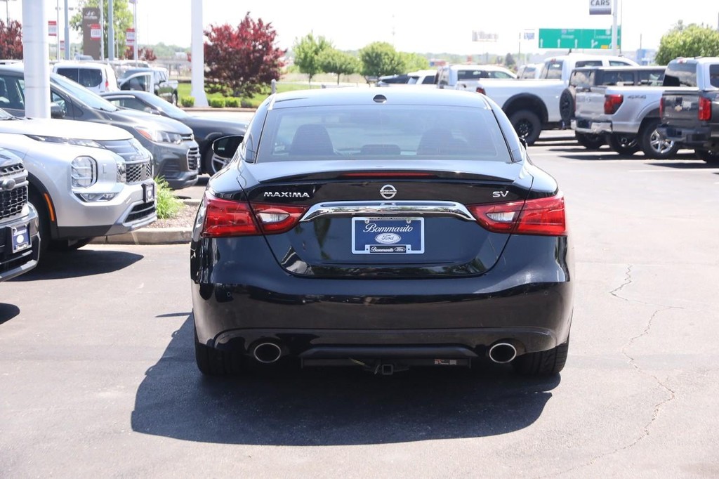 Nissan Maxima Vehicle Image 06