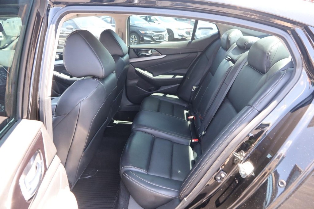 Nissan Maxima Vehicle Image 09
