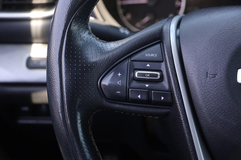 Nissan Maxima Vehicle Image 11