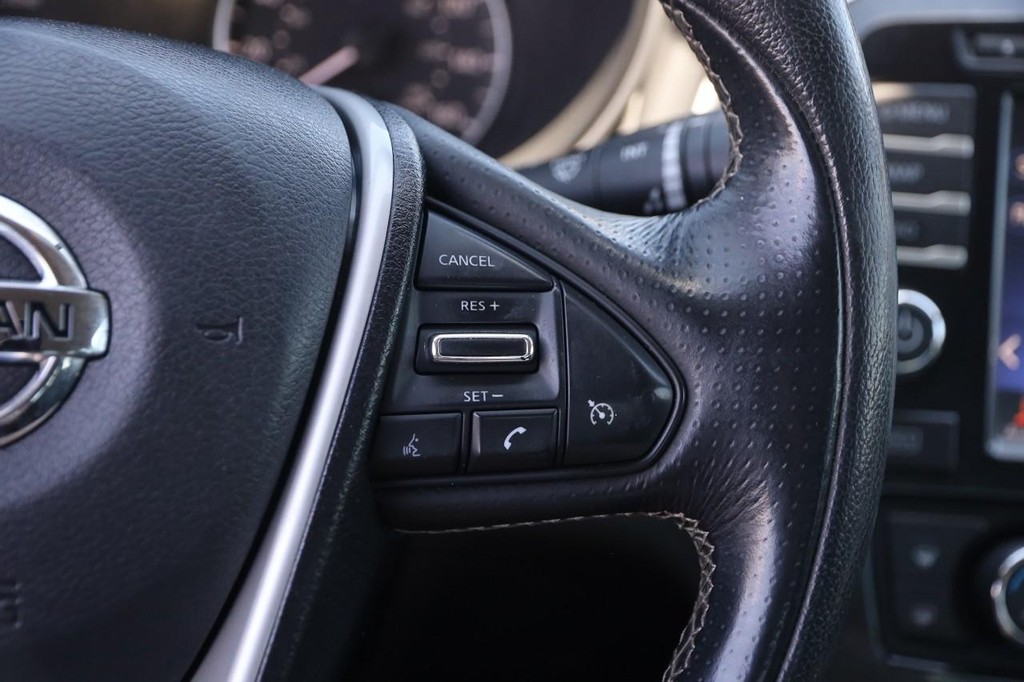 Nissan Maxima Vehicle Image 12