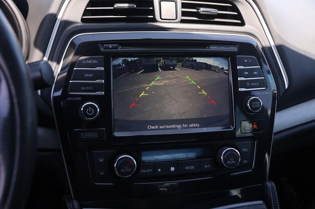 Nissan Maxima Vehicle Image 16