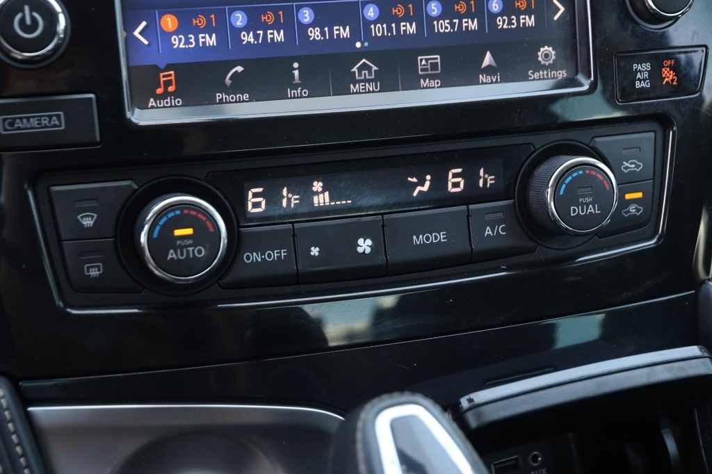 Nissan Maxima Vehicle Image 17