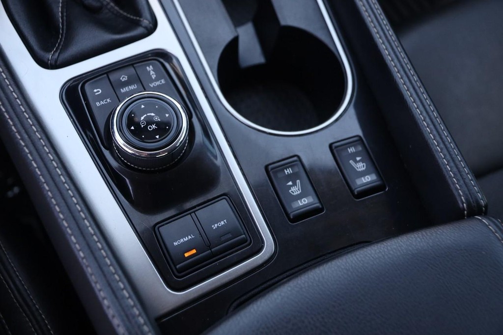 Nissan Maxima Vehicle Image 19