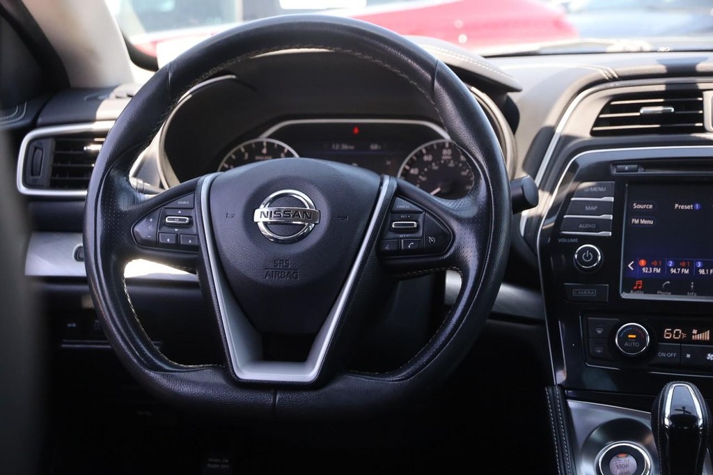 Nissan Maxima Vehicle Image 23