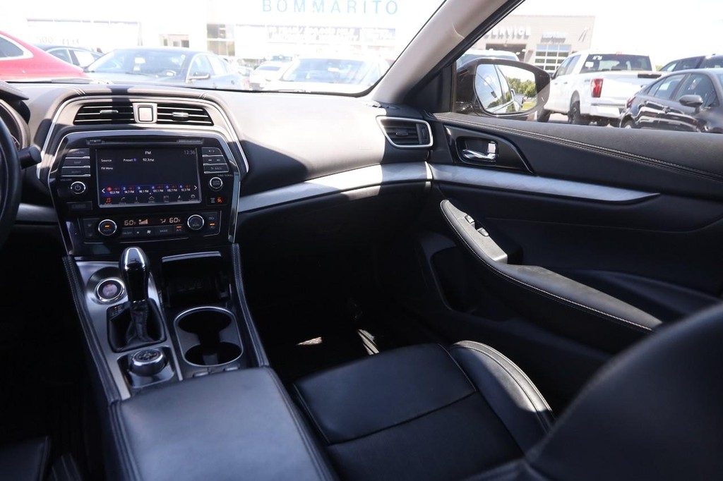 Nissan Maxima Vehicle Image 25