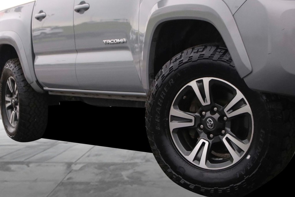 Toyota Tacoma Vehicle Image 03