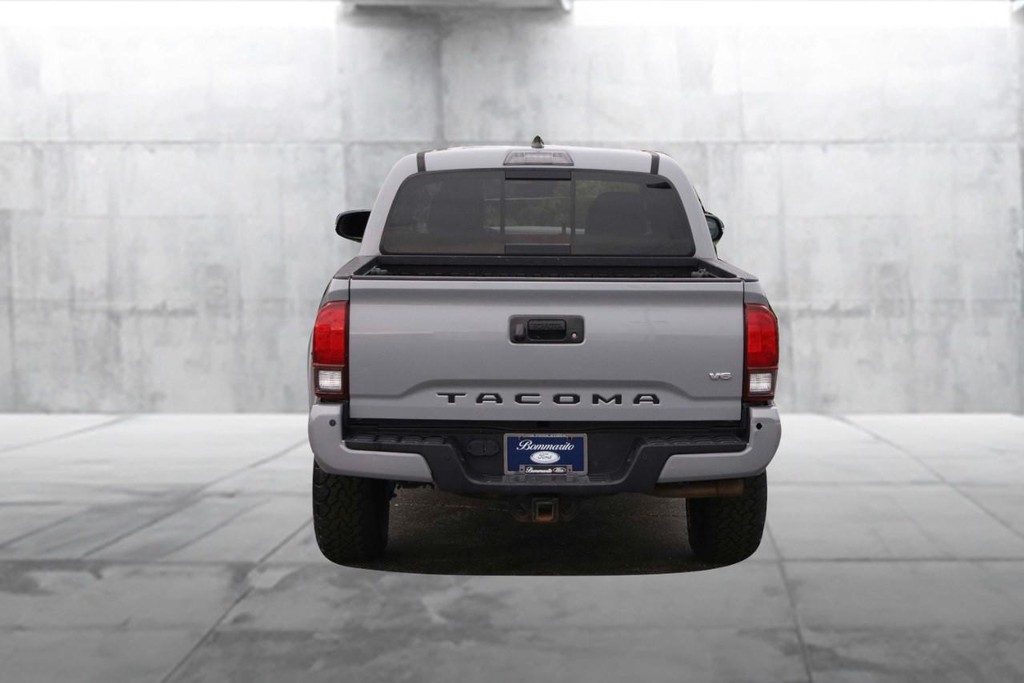 Toyota Tacoma Vehicle Image 06