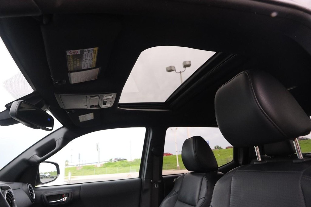 Toyota Tacoma Vehicle Image 08