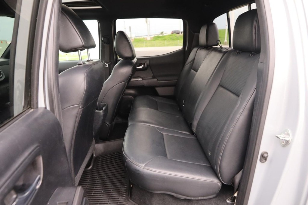 Toyota Tacoma Vehicle Image 10