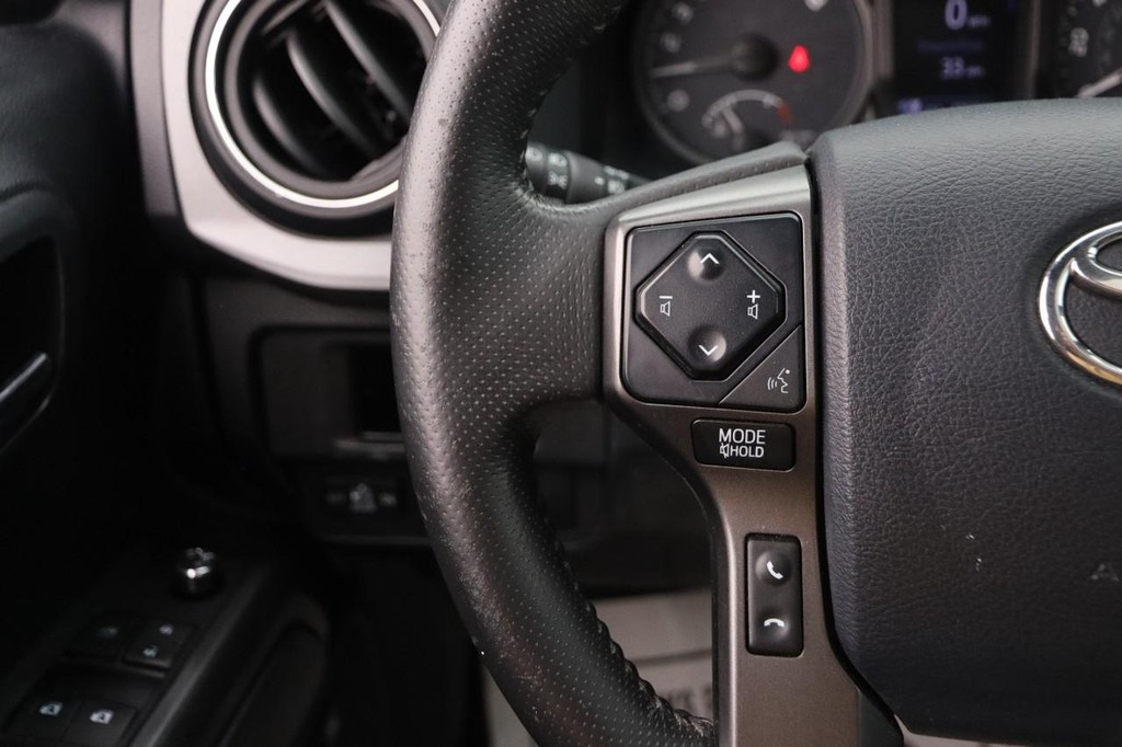 Toyota Tacoma Vehicle Image 12