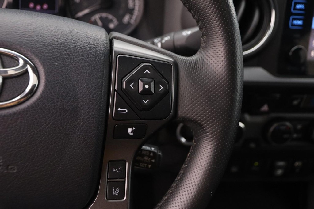 Toyota Tacoma Vehicle Image 13