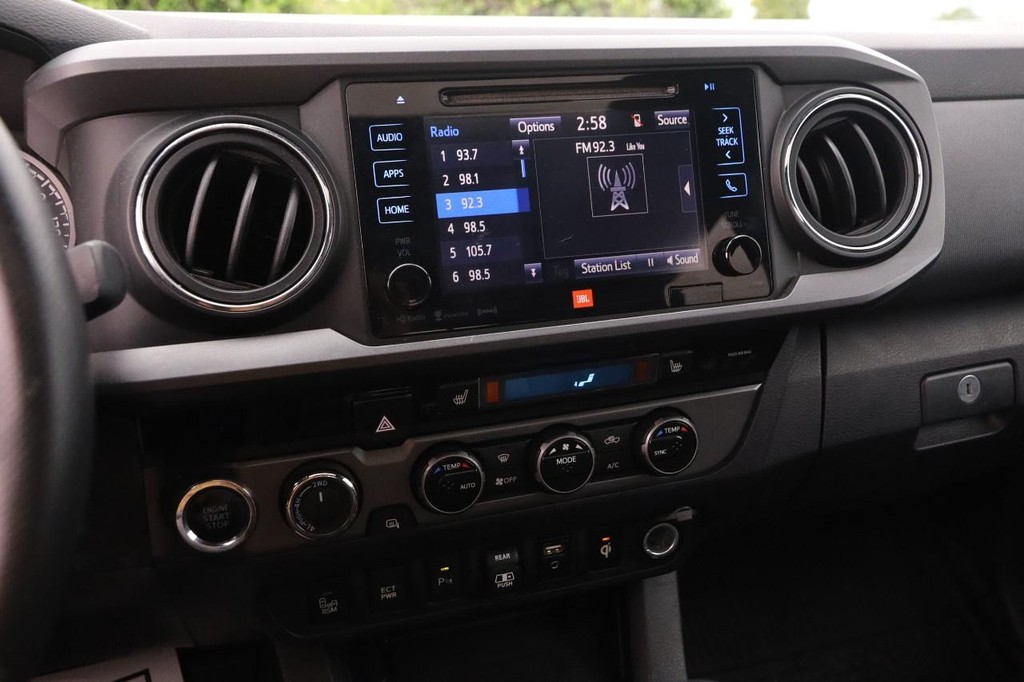 Toyota Tacoma Vehicle Image 16